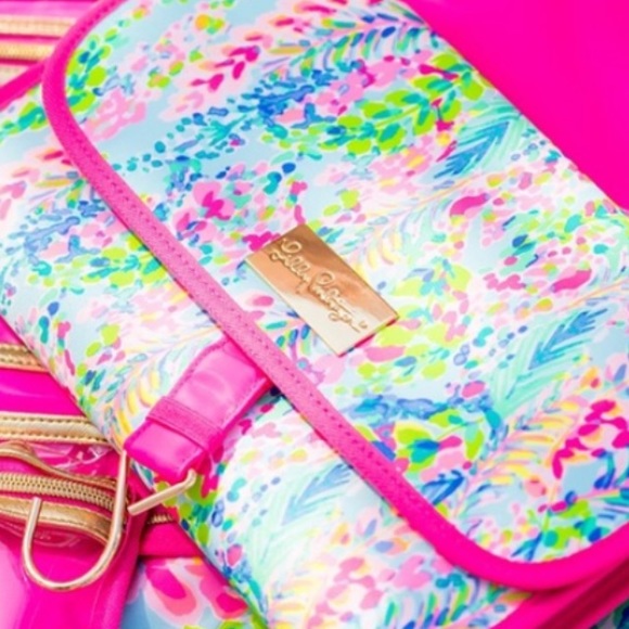 Lilly Pulitzer Handbags - NWT Lilly Pulitzer Catch the Wave cosmetics bag
